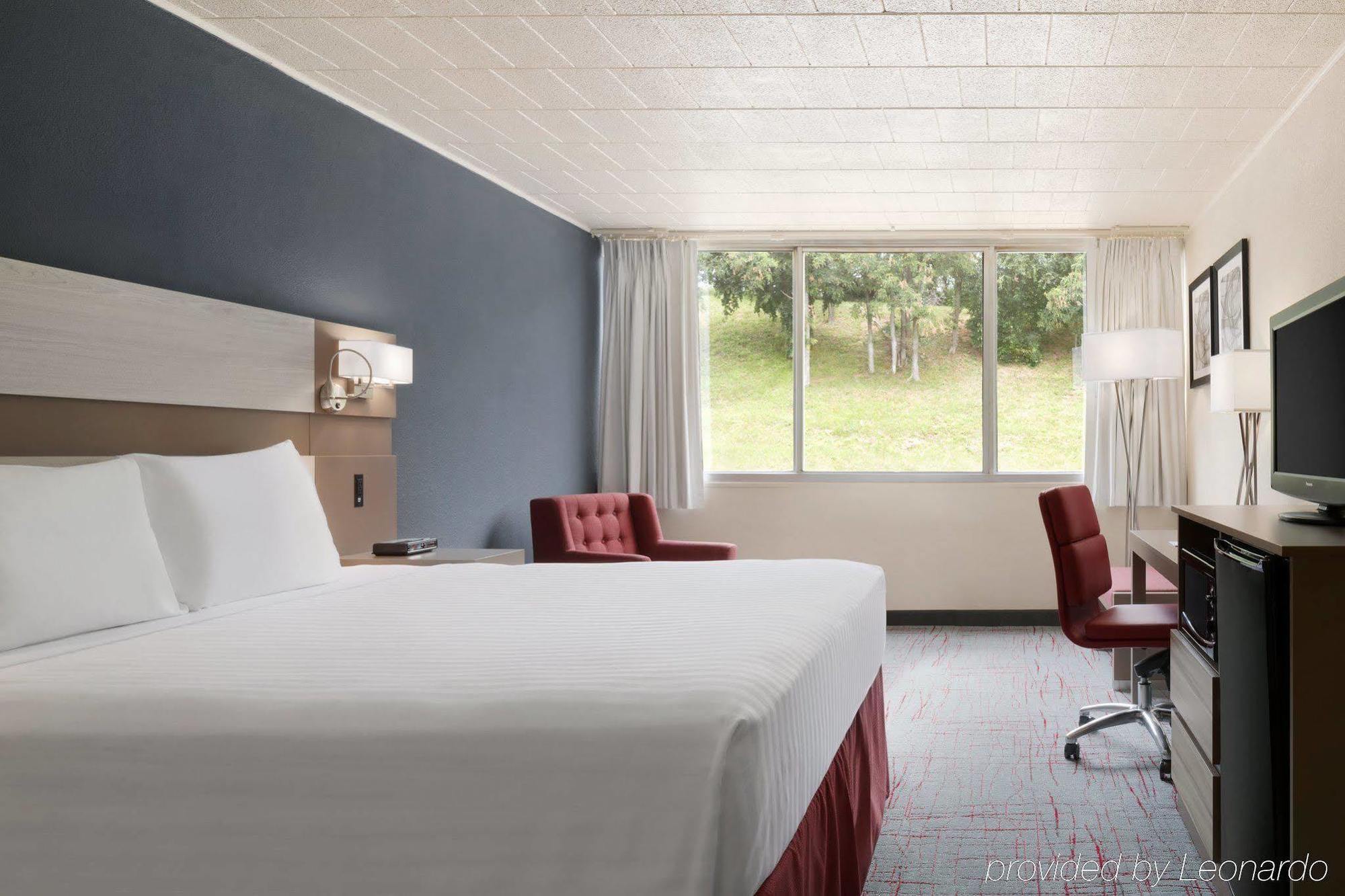 Ramada By Wyndham Uniontown Hotell Eksteriør bilde
